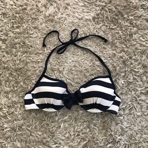 ✨Host Pick ✨ Hollister Swim Halter Top