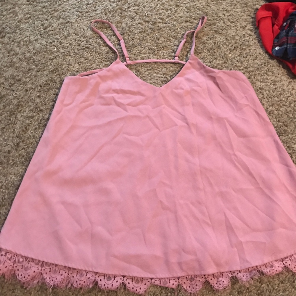 Mauve pink flowy tank with lace detail on bottom