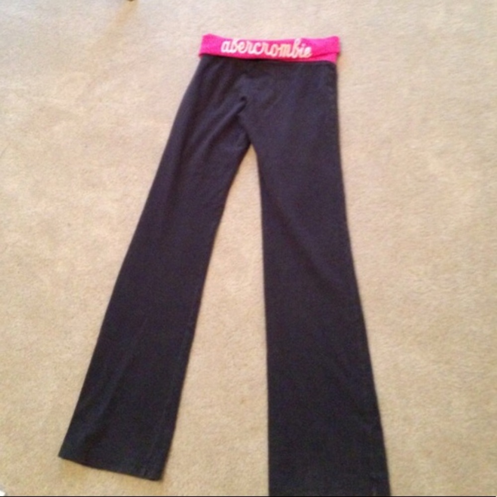 A&F yoga boot cut XS