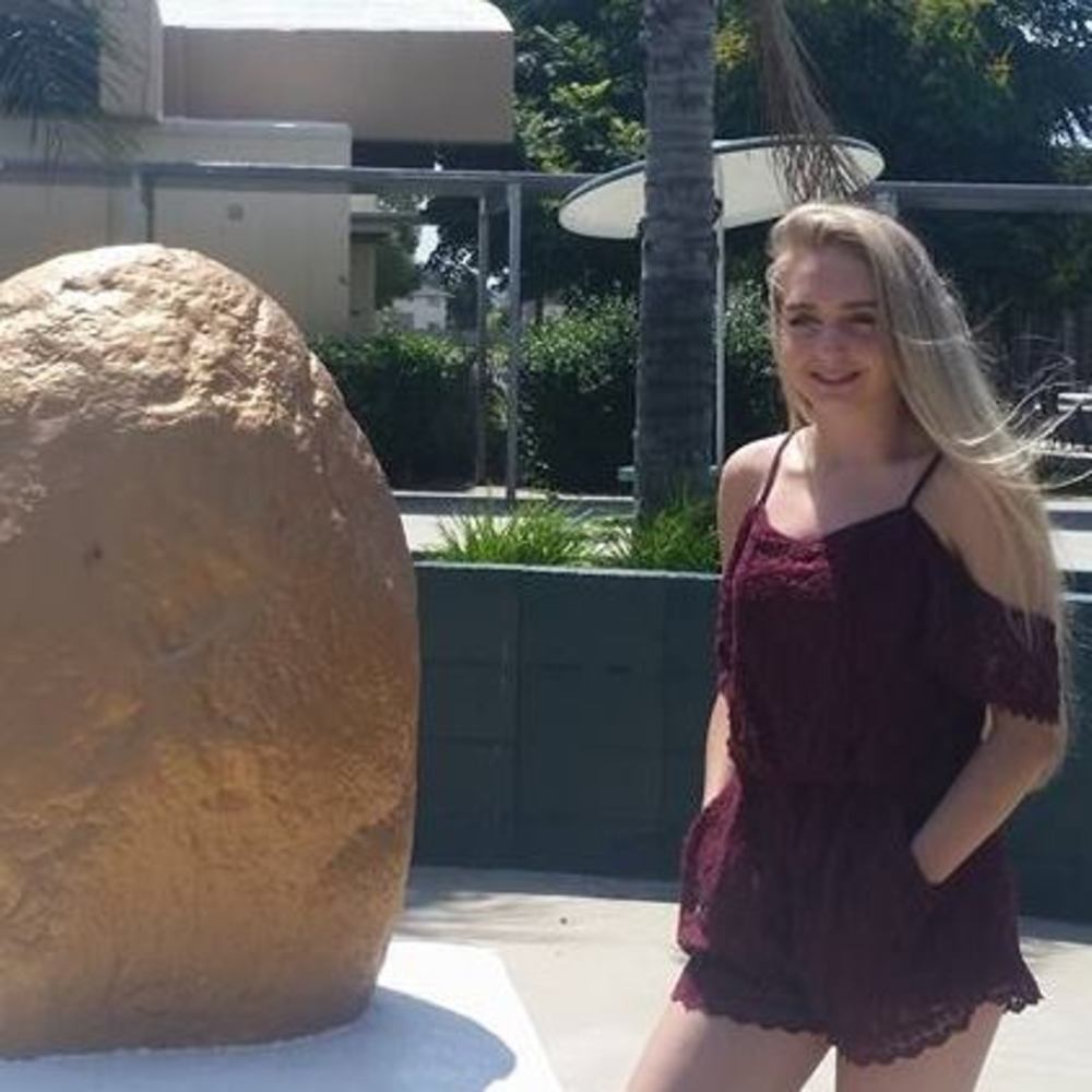 Meet your Posher, Laura