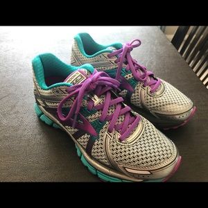 Brook Adrenaline GTS 17 Sneakers