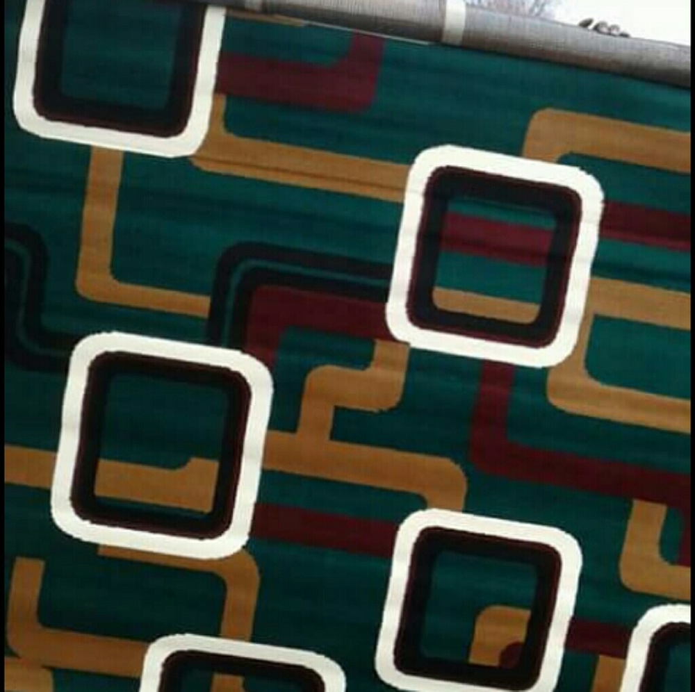 Plush Green Area Rug w/Tan Brown and Cream Accents