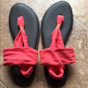 Sanuk Coral/pink yoga sling sandal
