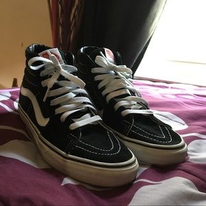 Skate-high black and white vans