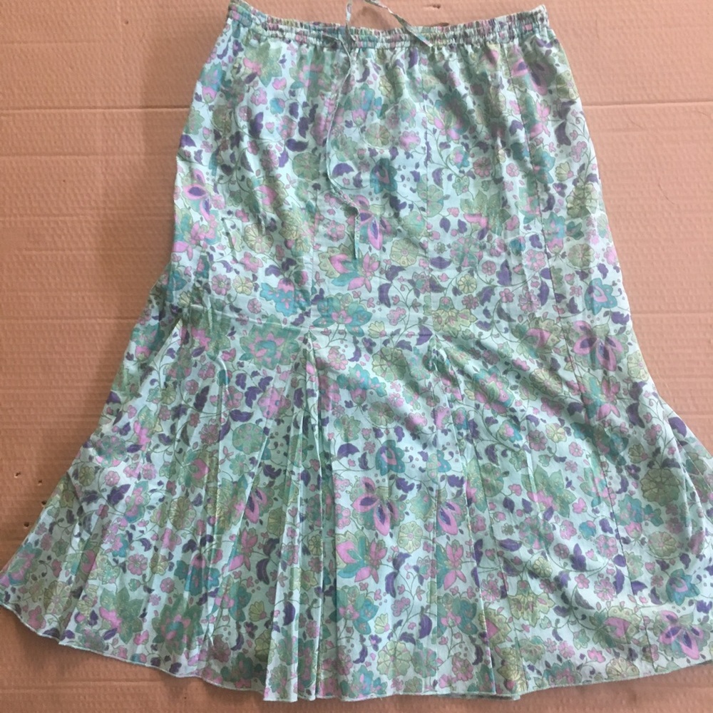 Flare floral skirt