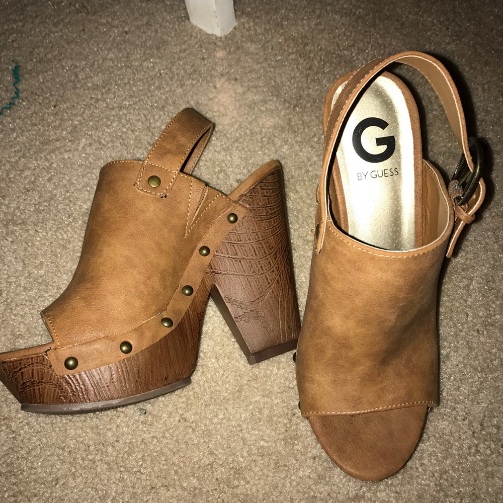 Guess chunk heels