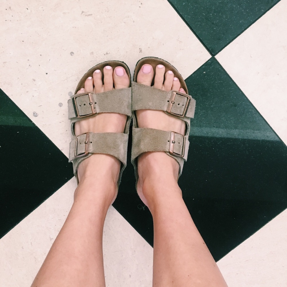 Tan Birkenstocks! Taupe suade 7-7.5 40EU 37EU