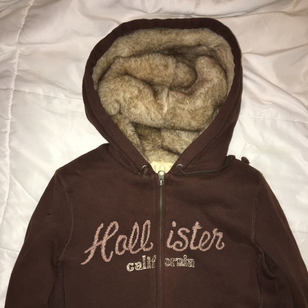 SOLD Vintage, faux fur lined Hollister sweater ✨