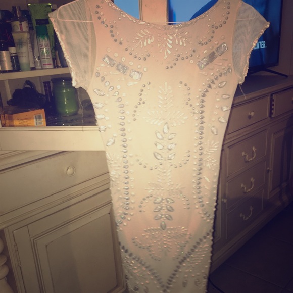 White dress - Picture 1 of 1