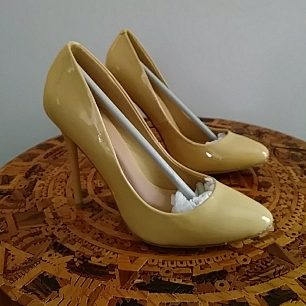 Maiden Lane Basic Pump - image 1