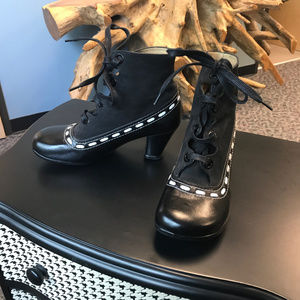 Fluevog Operetta Bordoni B&W Womens 8.5 Shoe