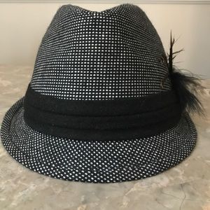 Feathered fedora