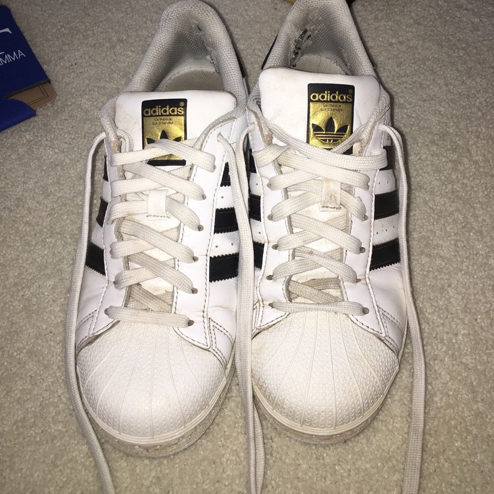 ADODAS SUPERSTARS
