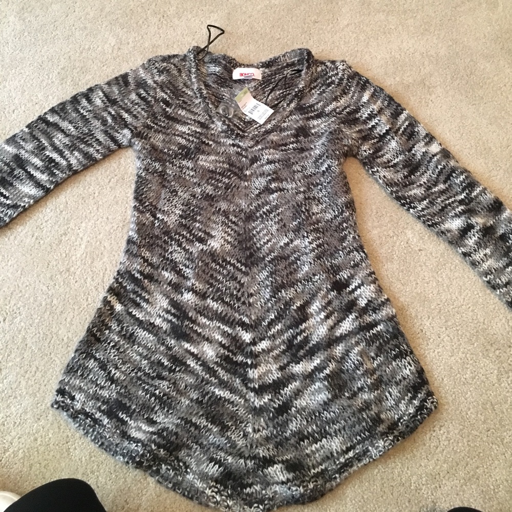 Black/white/gray sweater