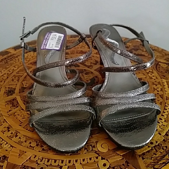 Nina Roxane Sandal - Picture 2 of 4