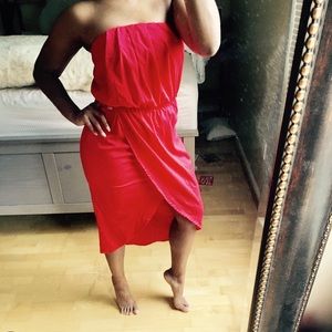 Red strapless dress with slit