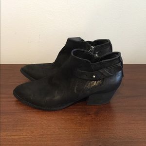 Dolce Vita Black Leather Zipper Ankle Booties