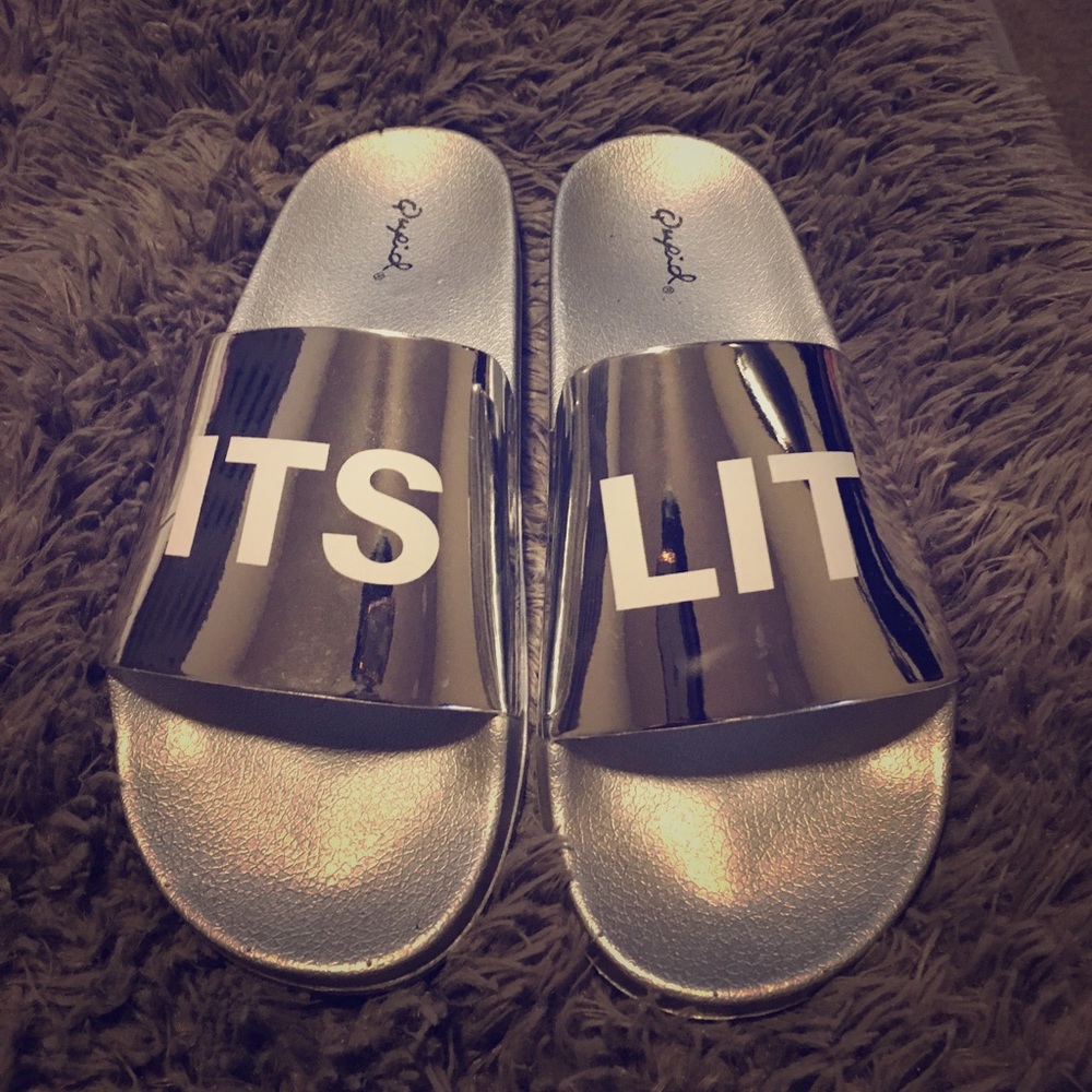 It's lit silver slides