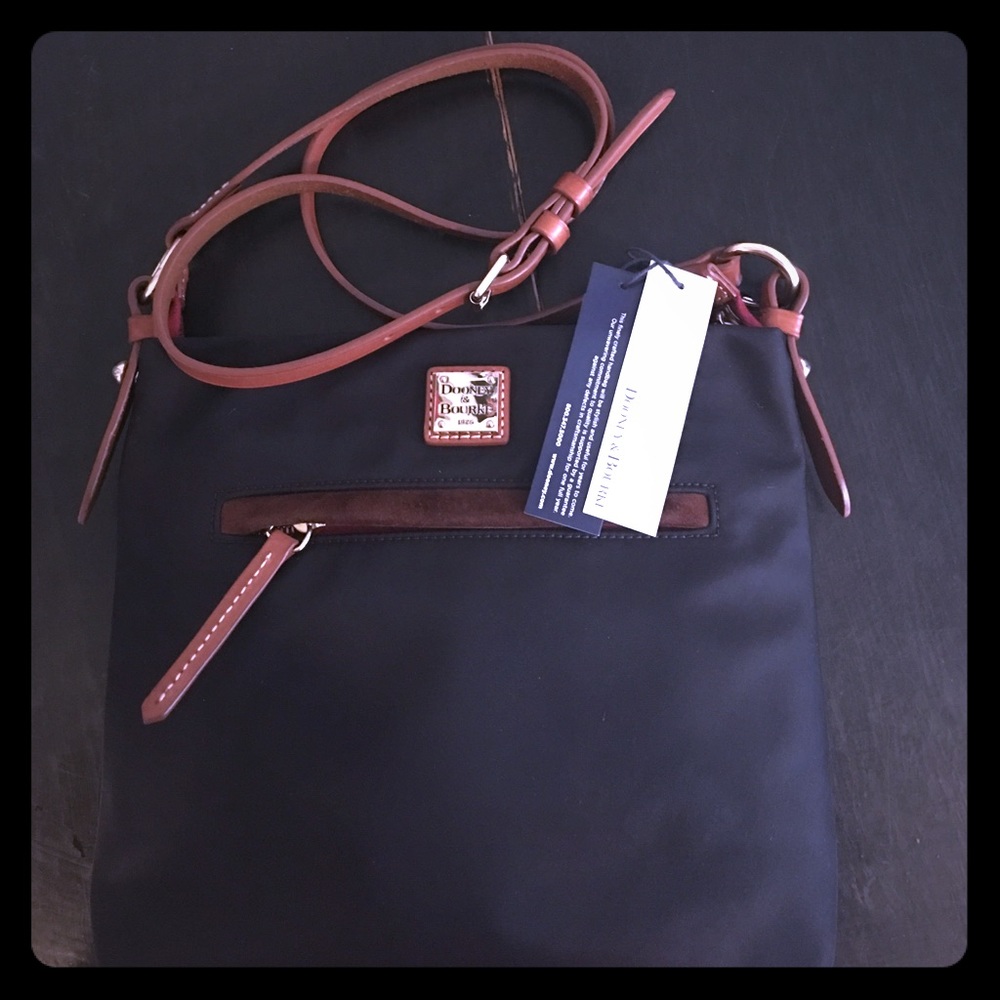 ❤️NWT Dooney & Bourke Daisy Letter Carrier