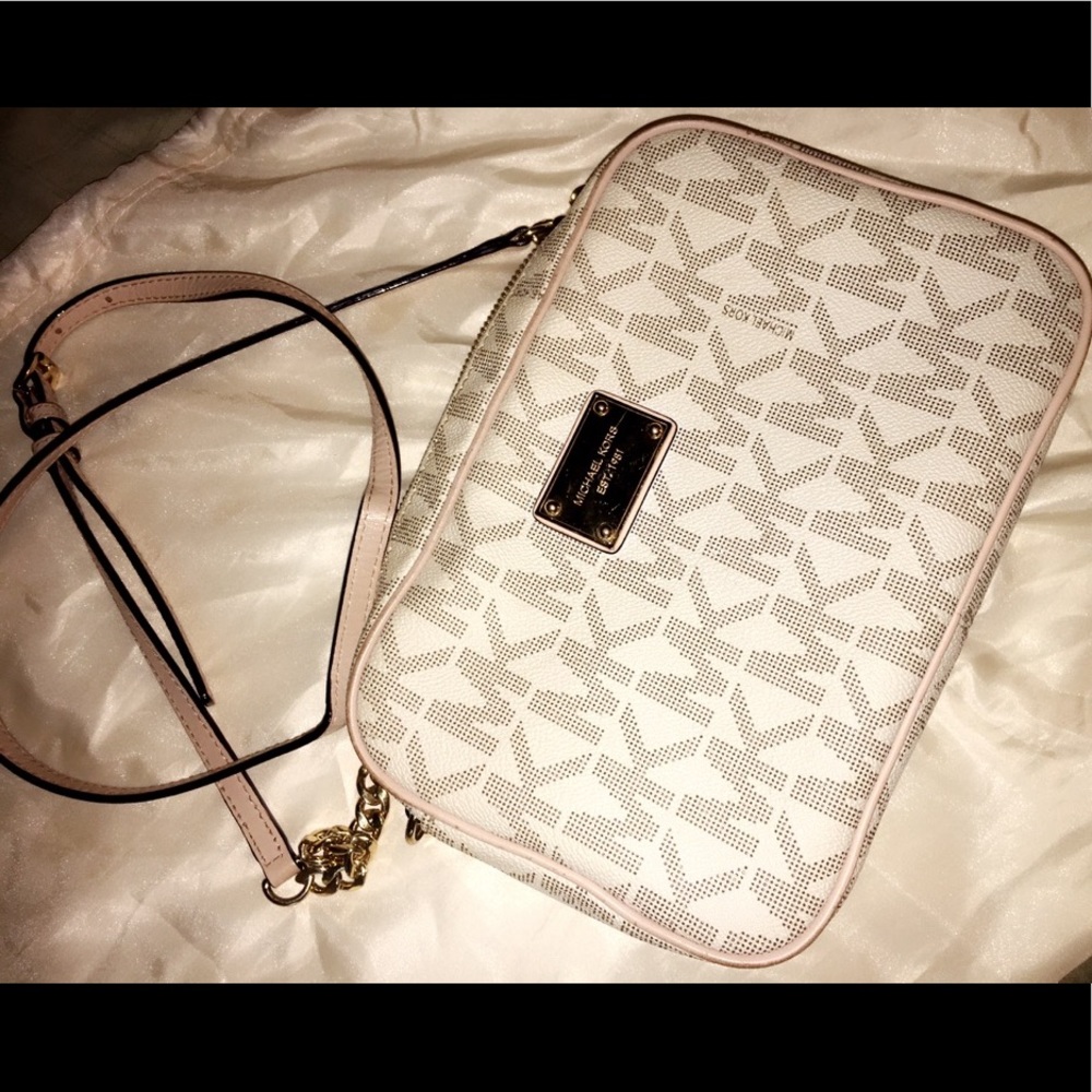 Great Condition Michael Kors Handbag