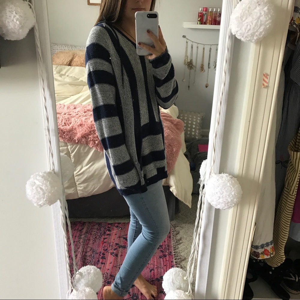 Forever 21 sweater/sweatshirt