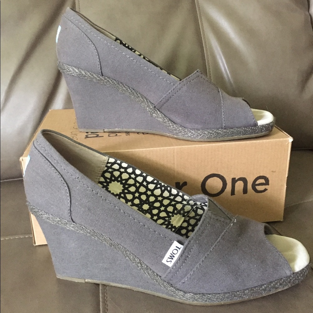 TOMS Ash Grey Canvas Wedges Size 10