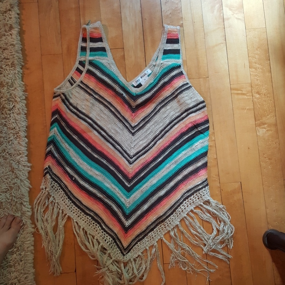 Knitted fringe tank