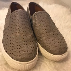 Steve Madden Leather Slip-on!