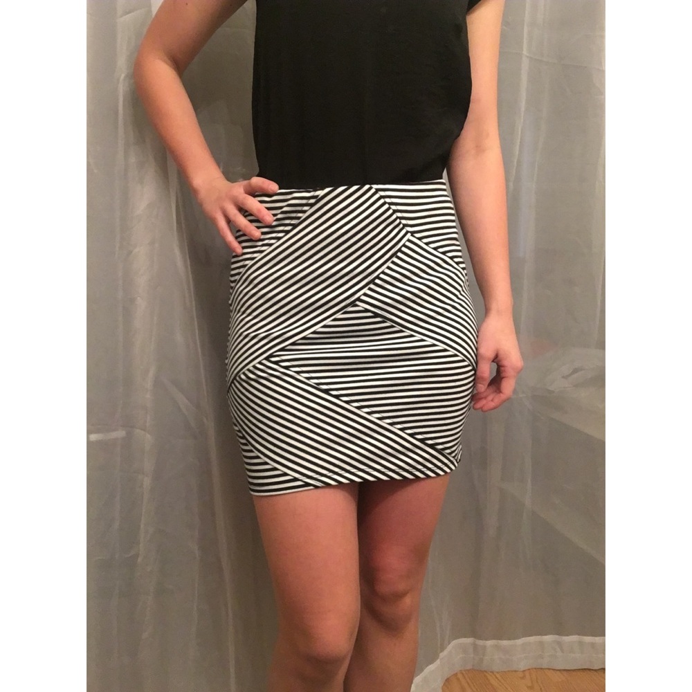 💋Striped black and white bodycon skirt 💋