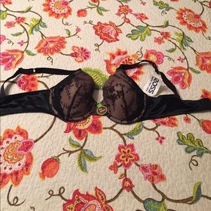 Black playtex bra