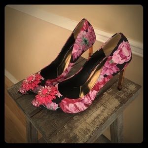 Ted Baker Floral Pink Black Pumps Sz. 37.5 or 6.5