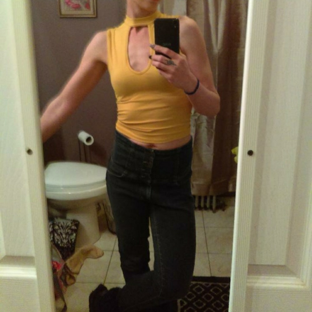 Golden yellow heyhole halter tank