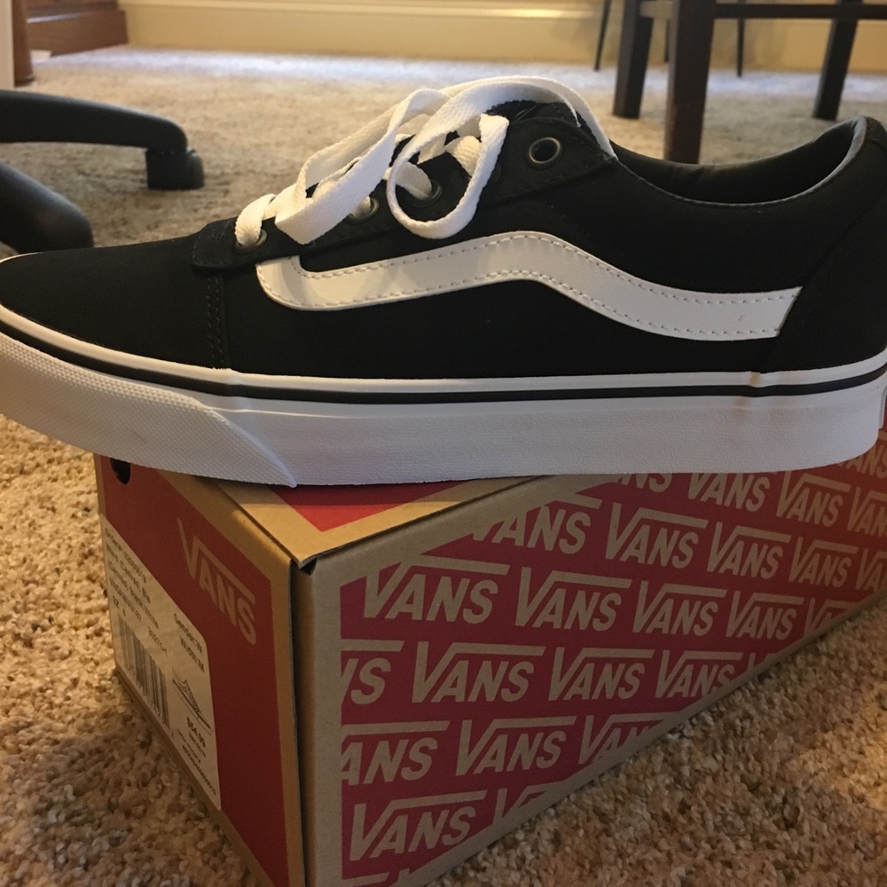 Women's Vans Ward Low Top Sneaker Black