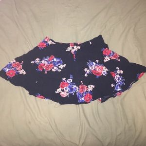 🌹Short flowy navy blue flower skirt!🌹