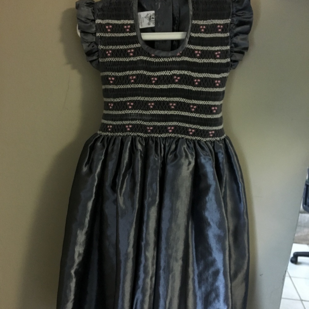 Girls Smocked Formal Dress Size 4