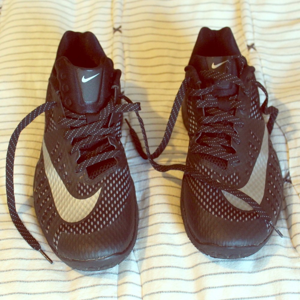 Nike Men's Hyperlive Low Profile Basketball Shoes