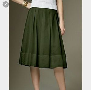 Womens green pleated skirt size 6