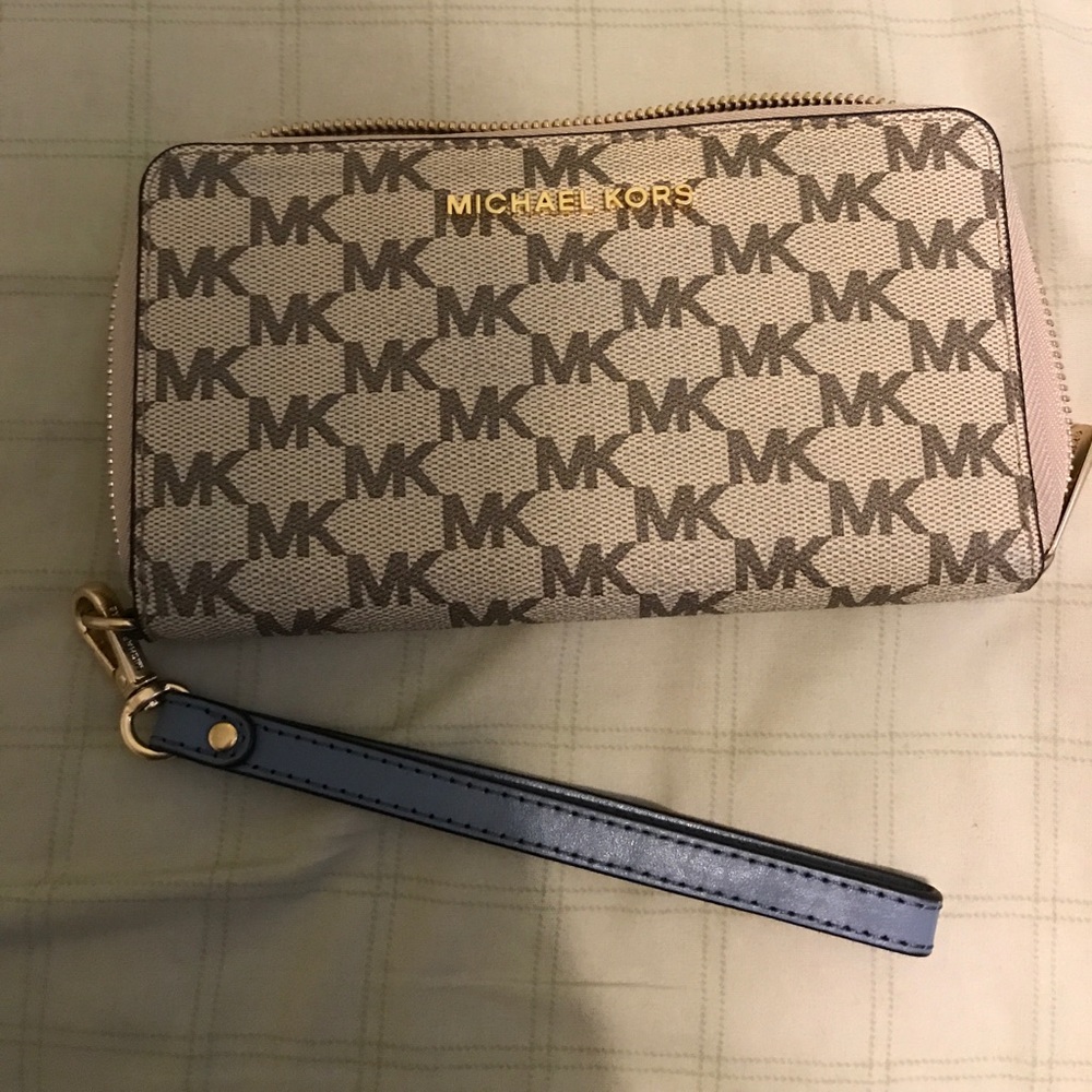 Michael Kors Wristlet