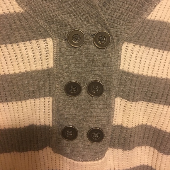 Grey and off white hooded sweater - Picture 3 of 3