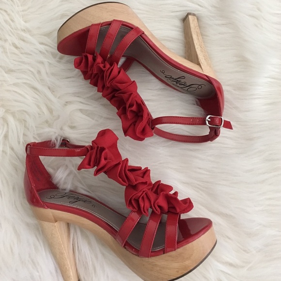 Fergie Shoes - Fergie Henney Red Pump 6 NWOT