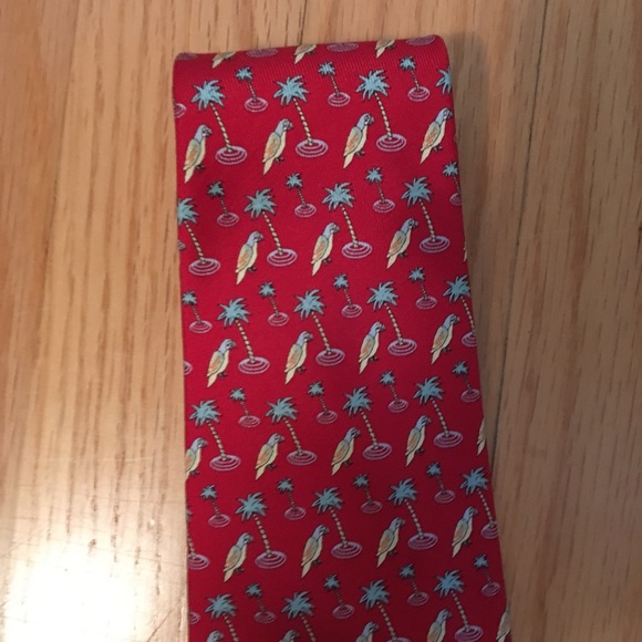 Vineyard vines tie - Picture 2 of 3