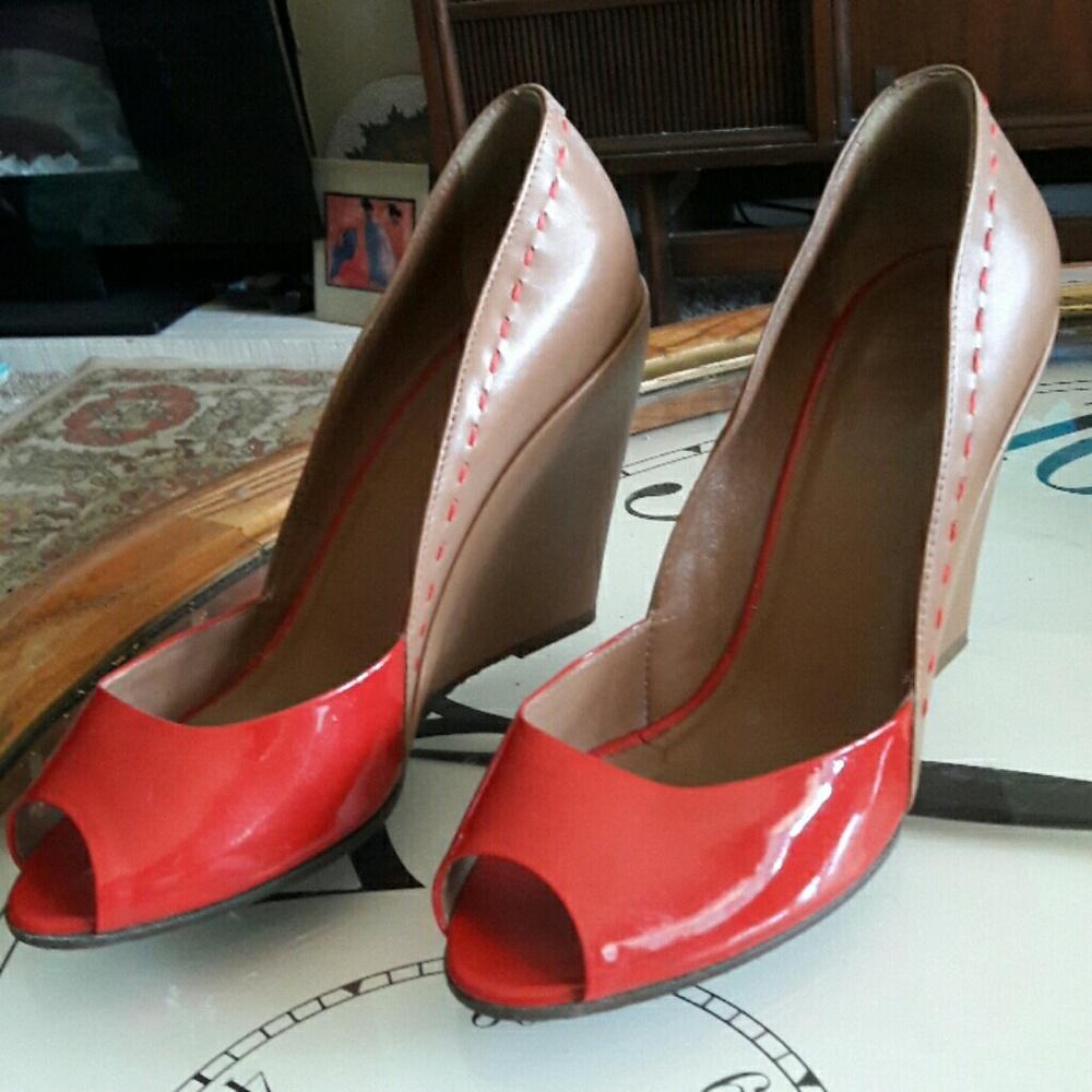 Bally coral and nude wedges