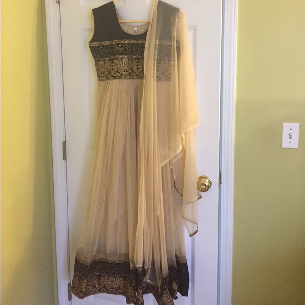 3 piece tunic set. Salwar kameez from India.