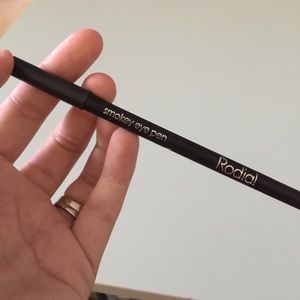 Smokey eye pen 👀