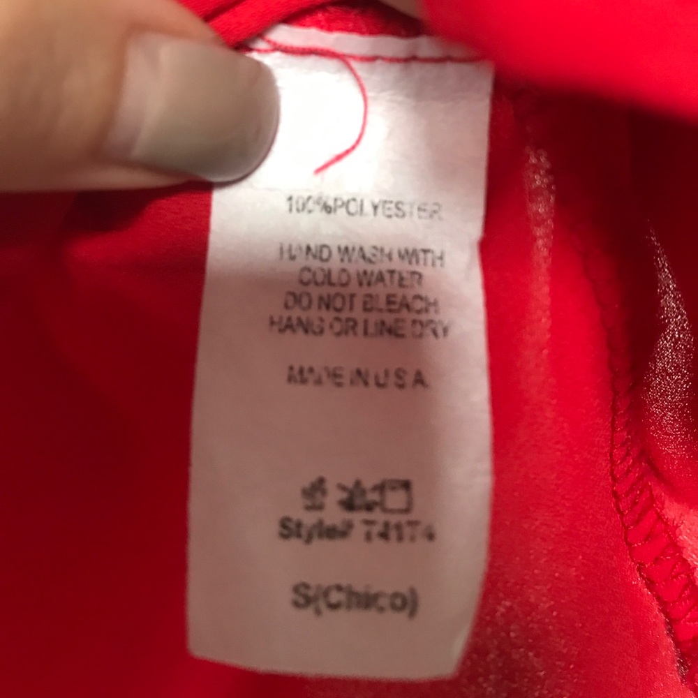 Red Top • bundle & save!!🛍 - Picture 5 of 6