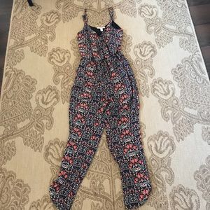 Forever 21 floral jumpsuit with pockets!