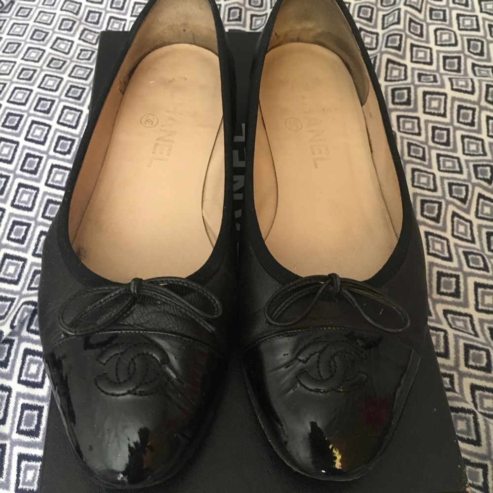 Athentic Chanel balleria shoe