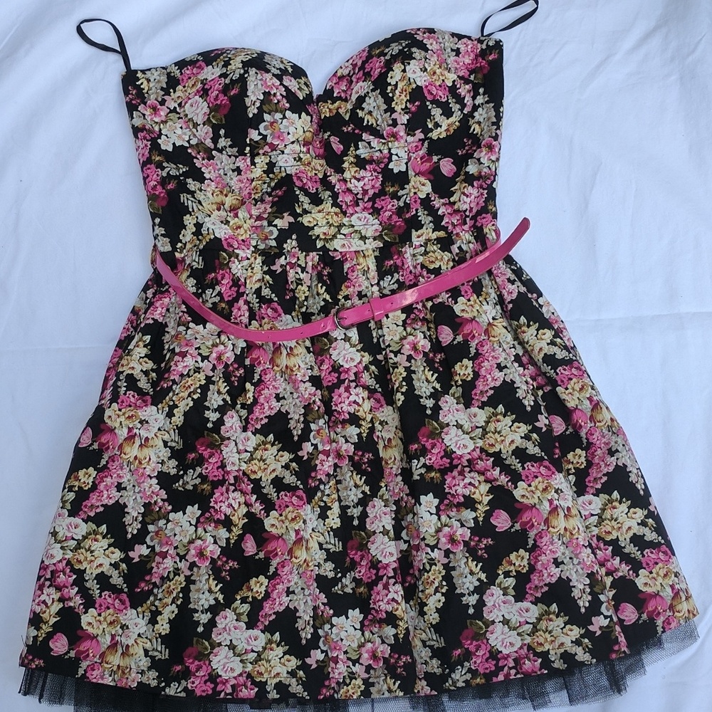 SPRING IS HERE 🌻🌸 -Floral Mini Dress - San Souci