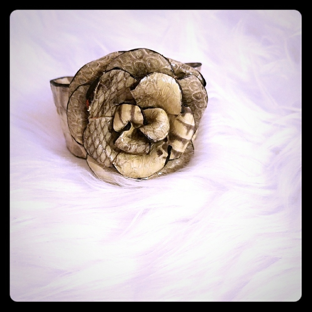 Ultra Chic Snake Skin leather Wristlet