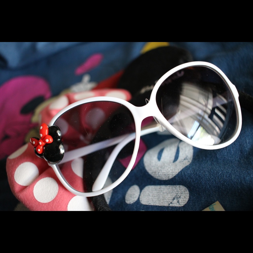 Womens Sunglasses with Minnie Mouse detail
